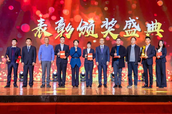 “廿載征程·匠守初心” 友誼咨詢2020新春年會(huì)隆重舉行1.jpg “廿載征程·匠守初心” 友誼咨詢2020新春年會(huì)隆重舉行1.jpg